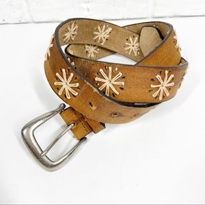 LEATHER BELT With stitch flower detail
